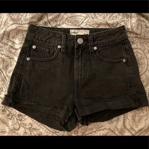 SOLD🦋 Black Mom Shorts